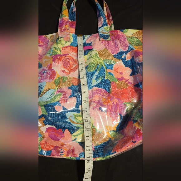 Vera Bradley Tote Waterproof on the outside - Picture 6 of 7